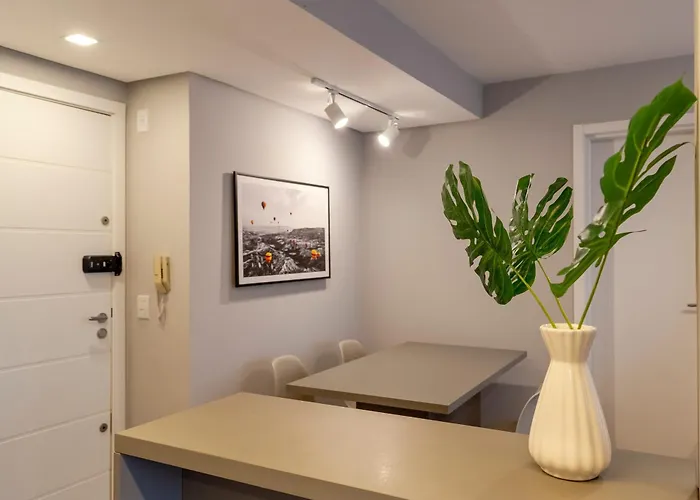 Elegante Proximo A Puc E Hsl Apartment